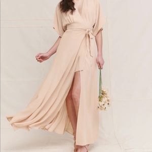 Reformation Winslow dress in Champagne. Size L